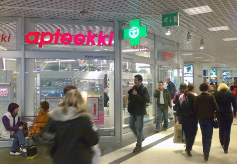 , Tampereen Koskikeskuksen apteekki. Kuva: Erkki Kostiainen