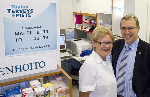 VILLE MIETTINEN, Vastaanottopalvelu yhdistää käytännön sairaanhoitajatyön käytännön apteekkityöhön, sanovat Tuula ja Tarmo Salin.