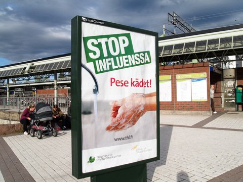 , Stop influenssa -julisteet ilmestyivät katukuvaan elokuussa 2009. Kuva: Erkki Kostiainen