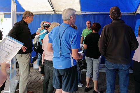 Liikkujan apteekki -päivä Kaarinan apteekissa syyskuussa 2010., KUVA: OLLI SULIN
